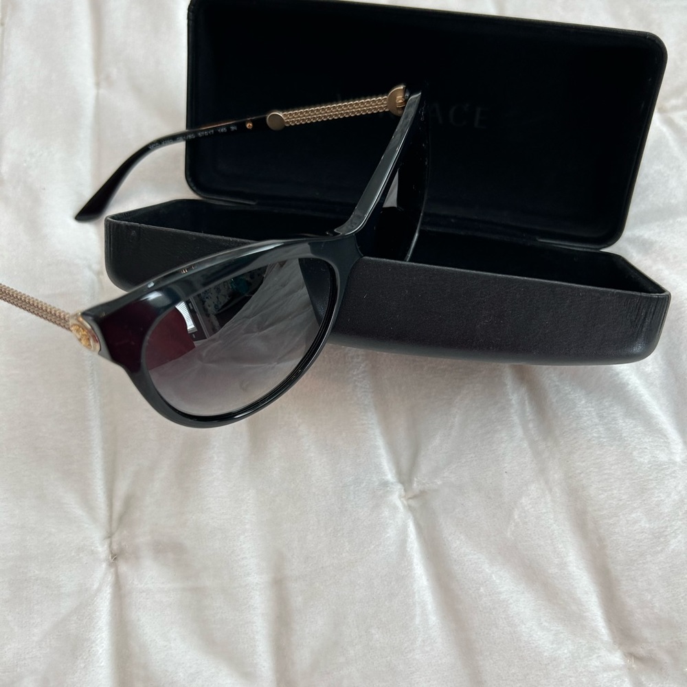 Versace Black Sunglasses withVintage Chain Look